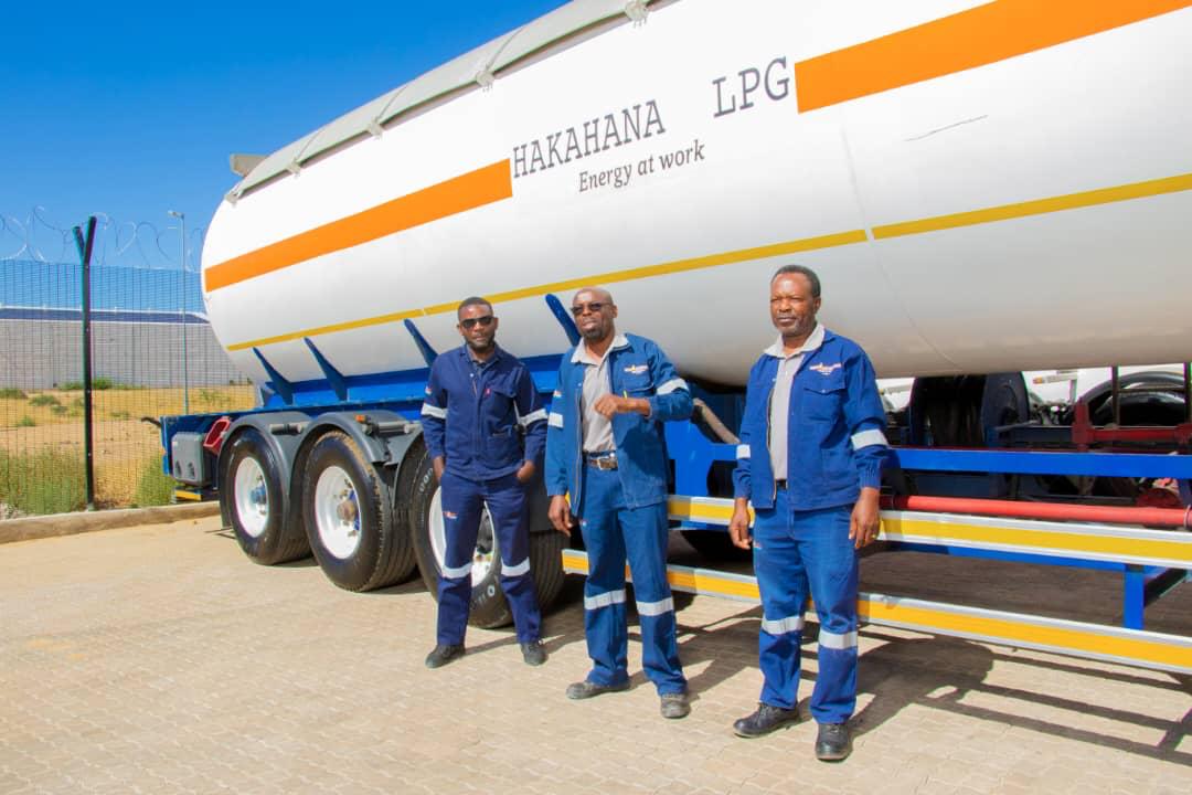 Hakahana Lacho field crew preparing for an LPG delivery
